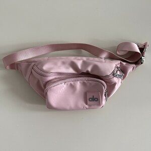 [SOLD OUT ONLINE] Alo Explorer Fanny Pack